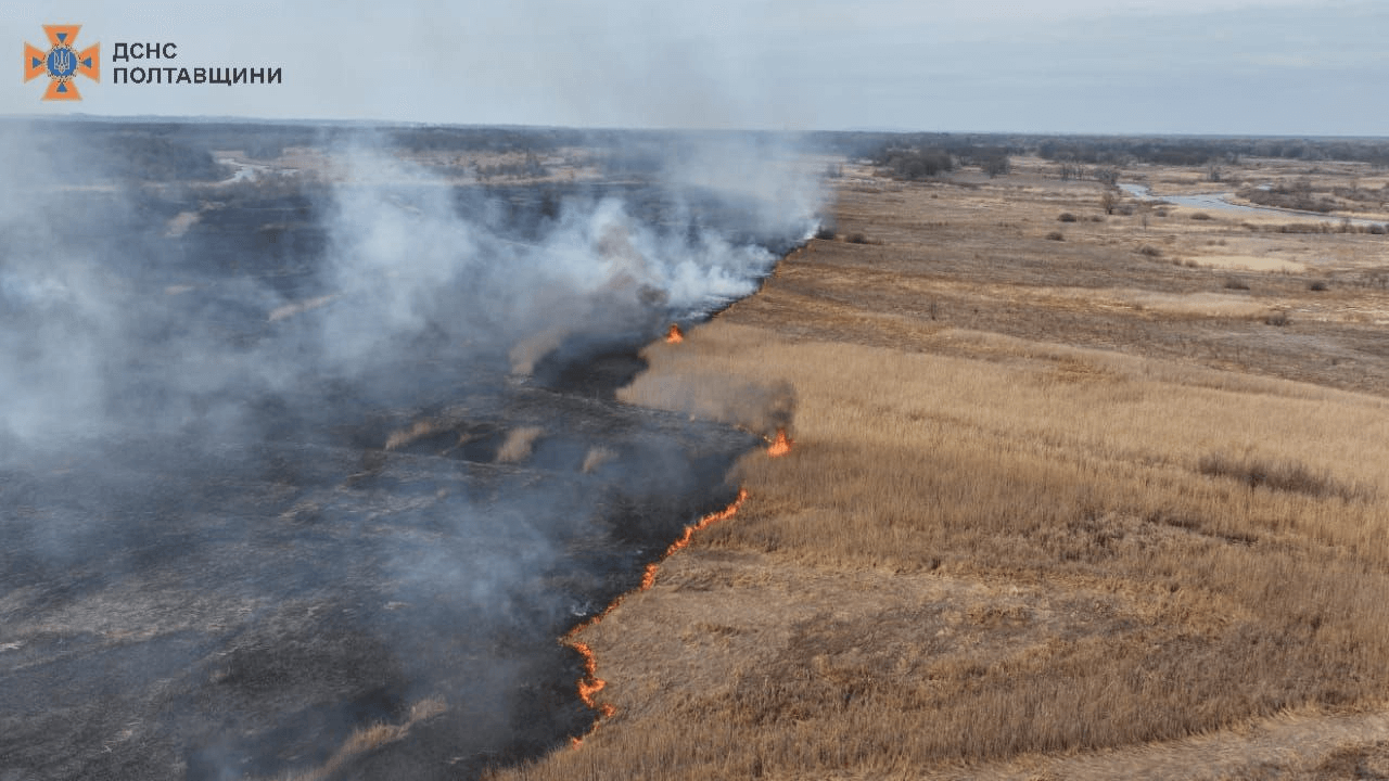 На Кременчуччині за добу рятувальники ліквідували три пожежі