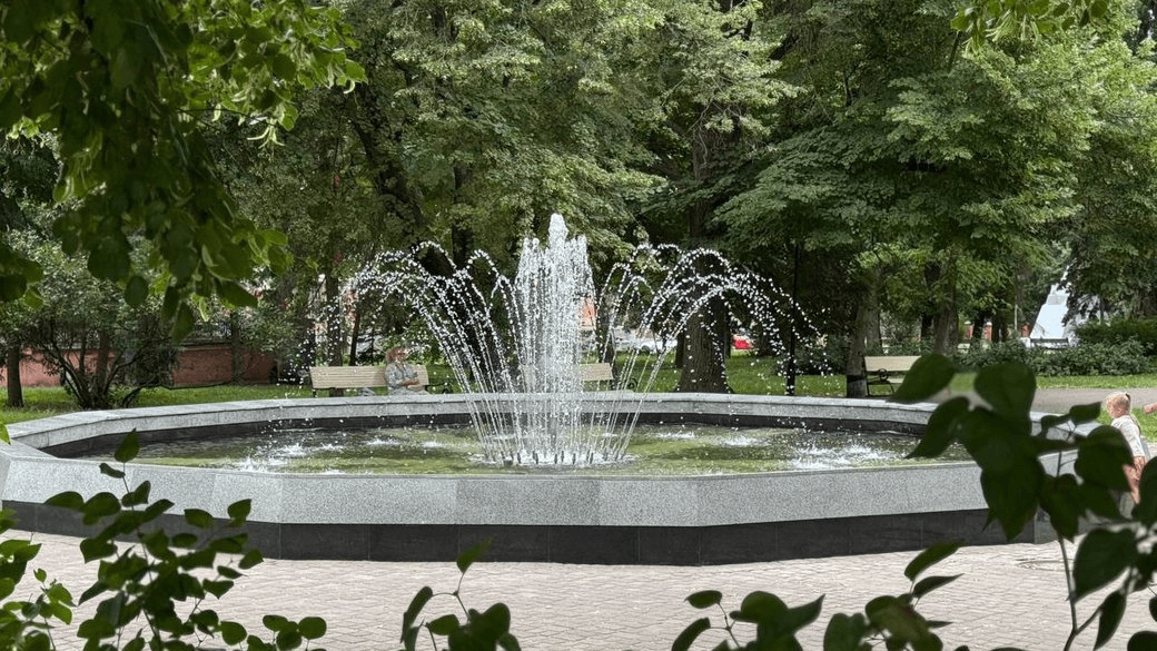 У Полтаві знову запрацював фонтан у Шевченківському парку після очистки