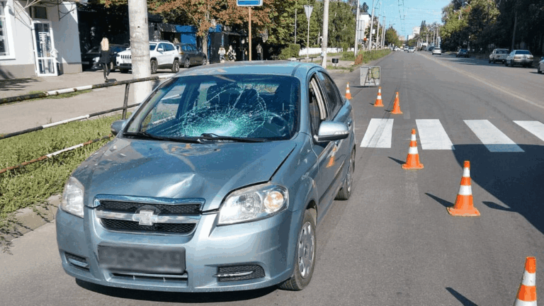 Трагічна ДТП у Полтаві: водій збив жінку на переході